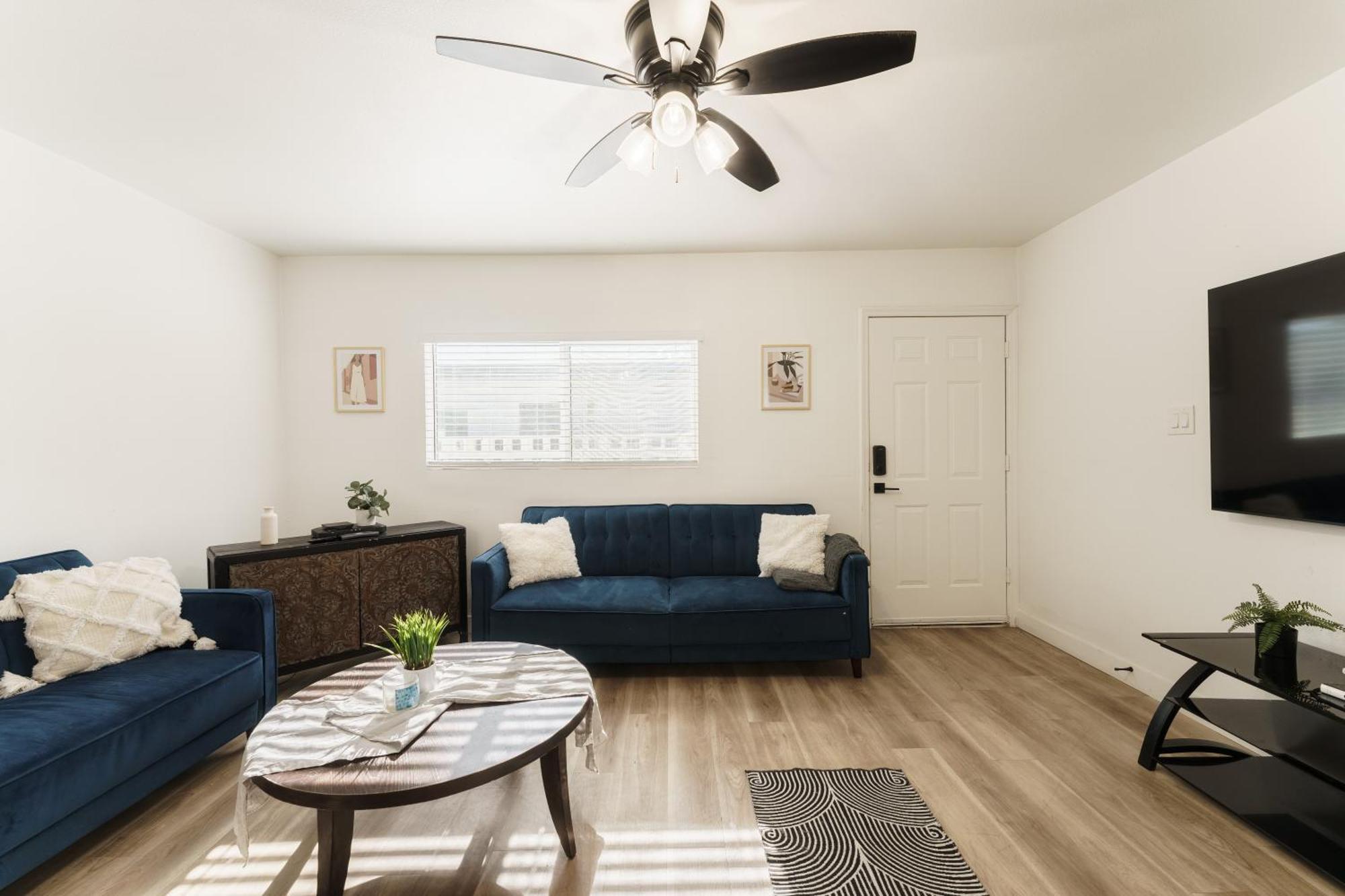 Apartment 1 Bedroom W Private Patio
