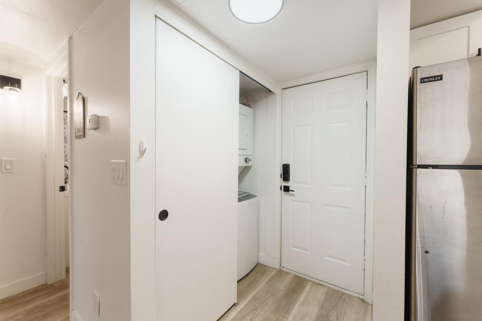 Apartment 1 Bedroom W Private Patio *
